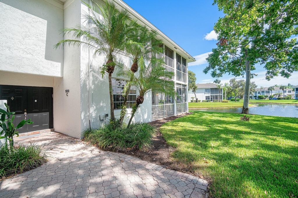 5233 Lake Catalina Drive N - Photo 4