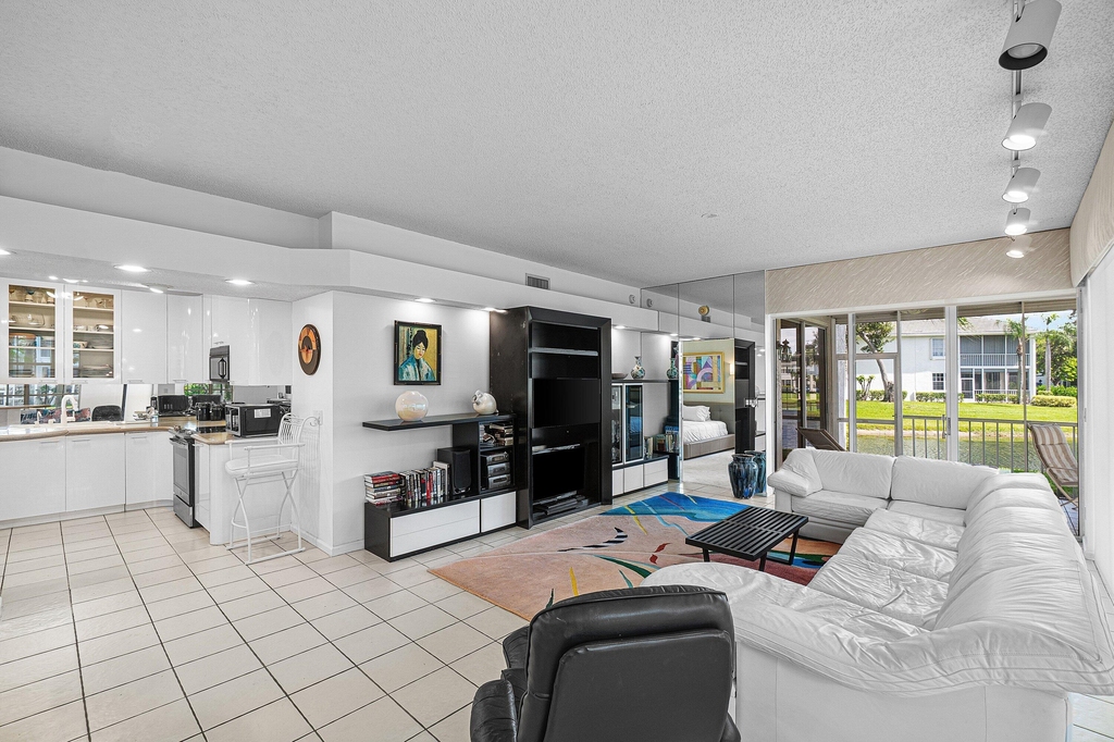 5233 Lake Catalina Drive N - Photo 8
