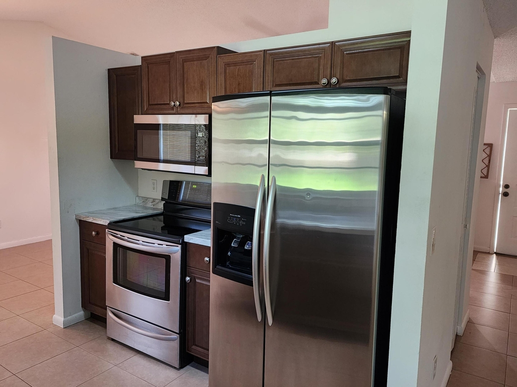 2514 Se Rock Springs Drive - Photo 3