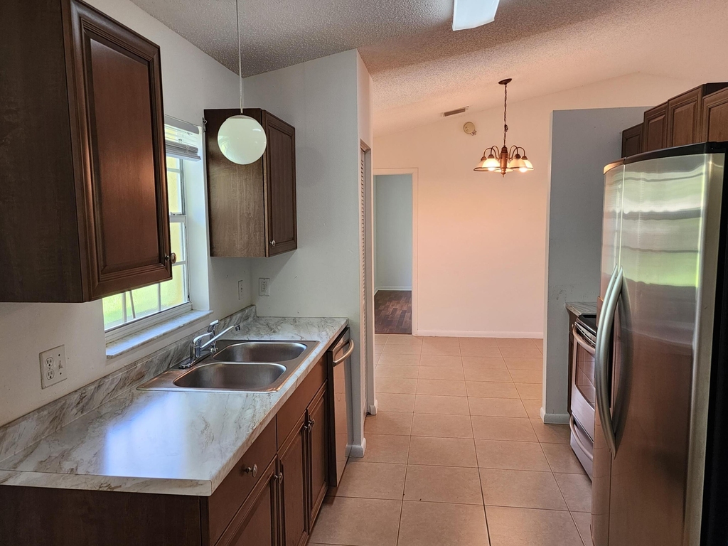 2514 Se Rock Springs Drive - Photo 1