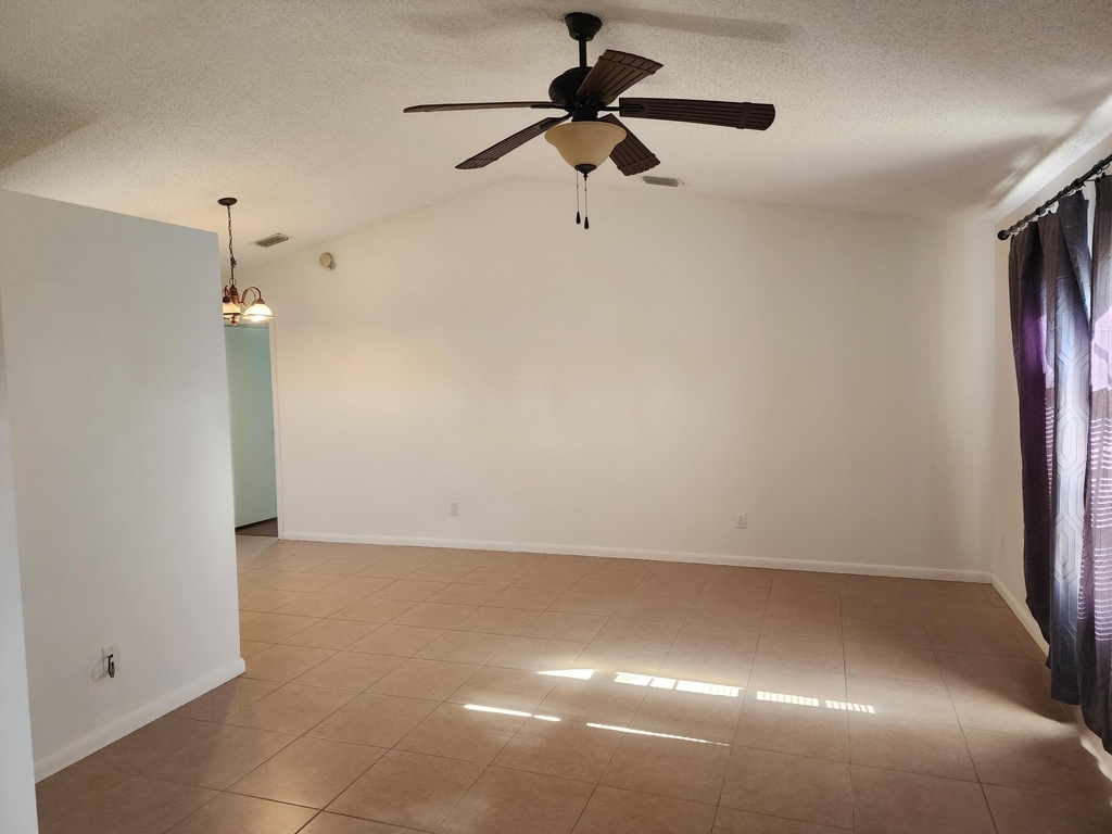 2514 Se Rock Springs Drive - Photo 4