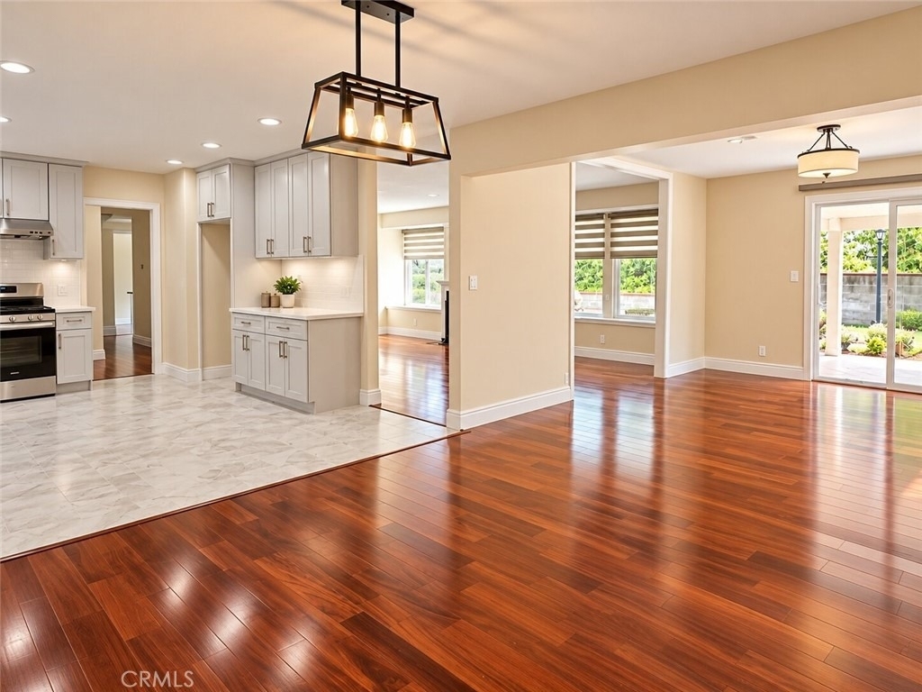 2920 Leopold Ave - Photo 2