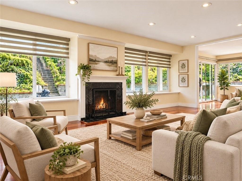 2920 Leopold Ave - Photo 3