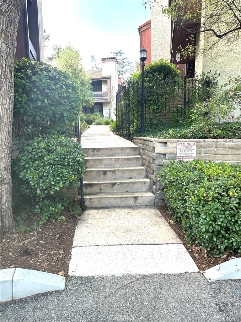 21931 Burbank - Photo 30