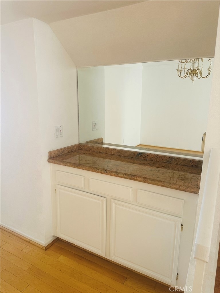 21931 Burbank - Photo 9