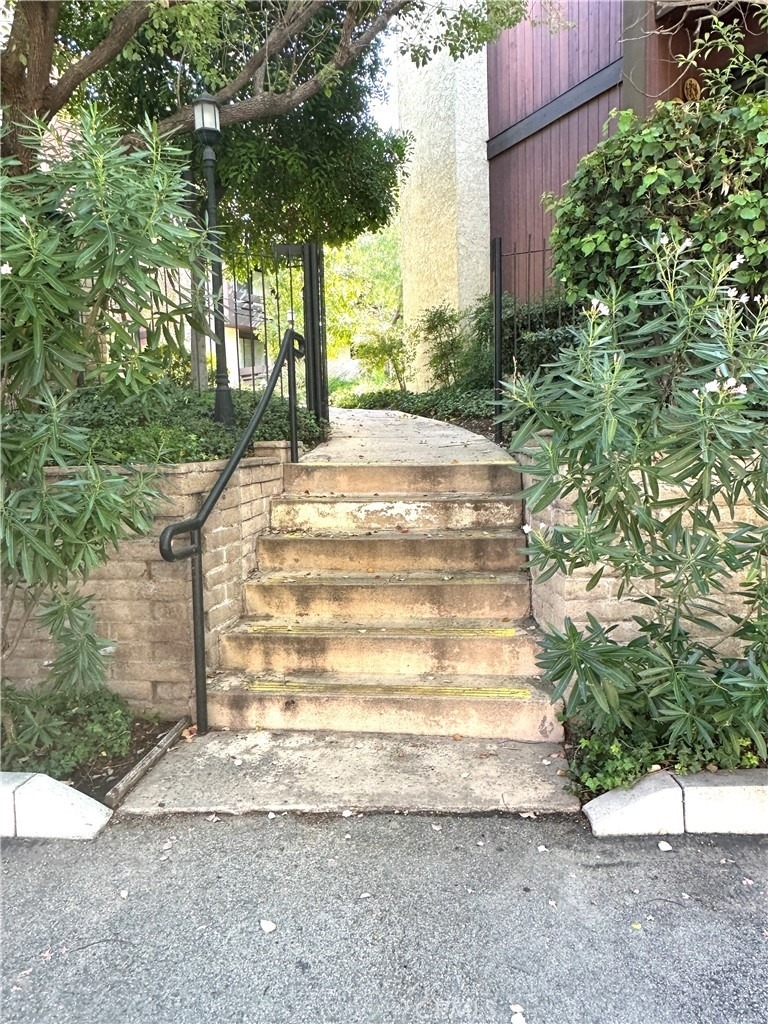 21931 Burbank - Photo 37