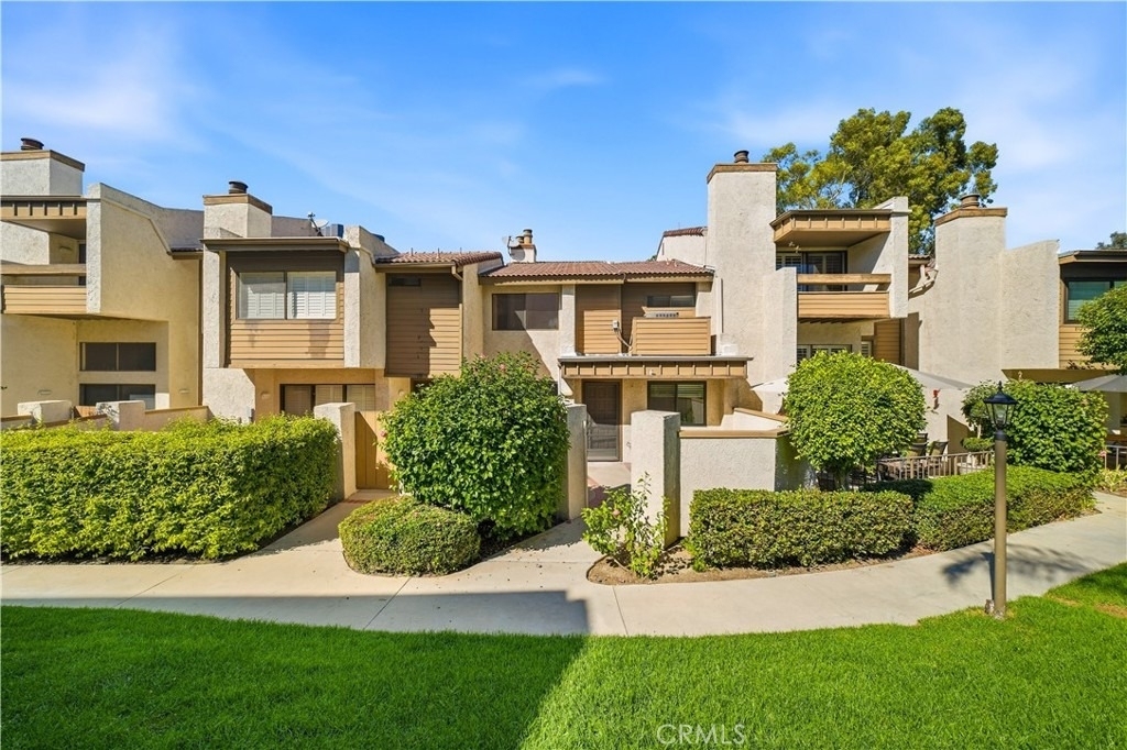 21500 Califa Street - Photo 2