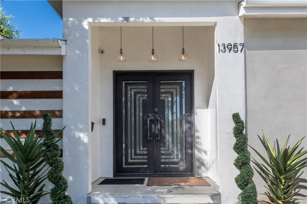13957 Hesby Street - Photo 2