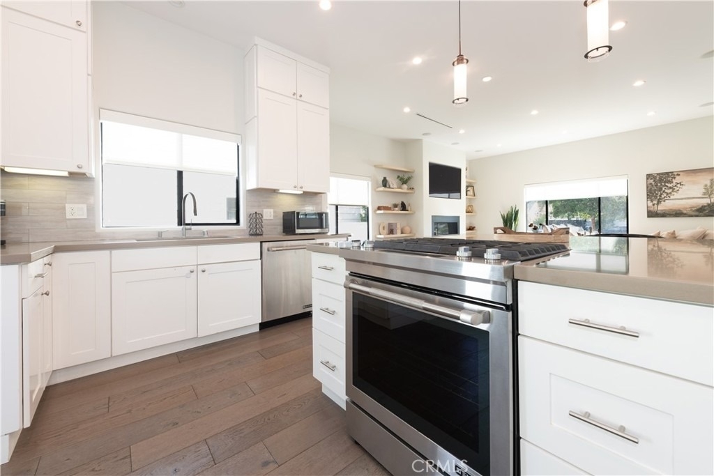 13957 Hesby Street - Photo 10