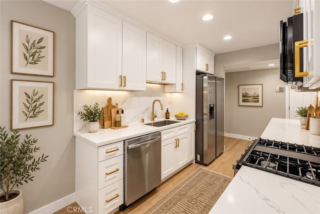 637 N West Knoll - Photo 3