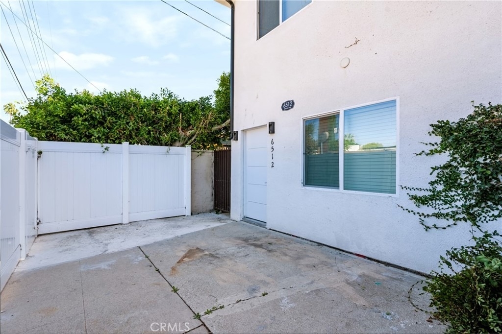 6512 Gloria Avenue - Photo 2