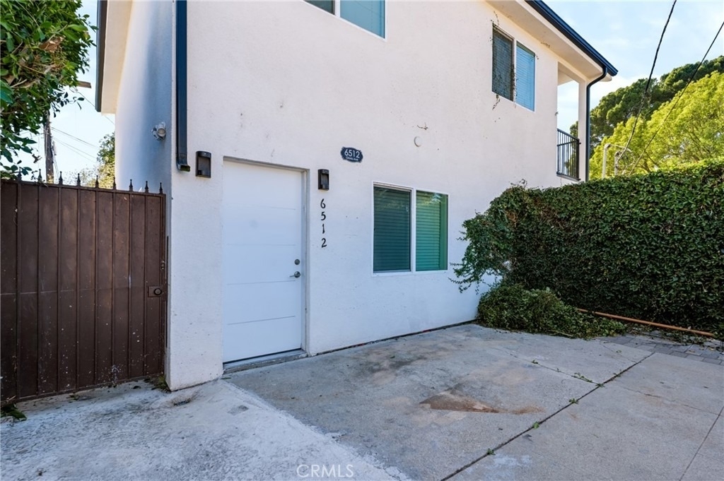 6512 Gloria Avenue - Photo 3