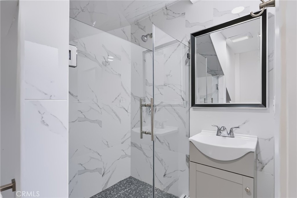 6512 Gloria Avenue - Photo 11