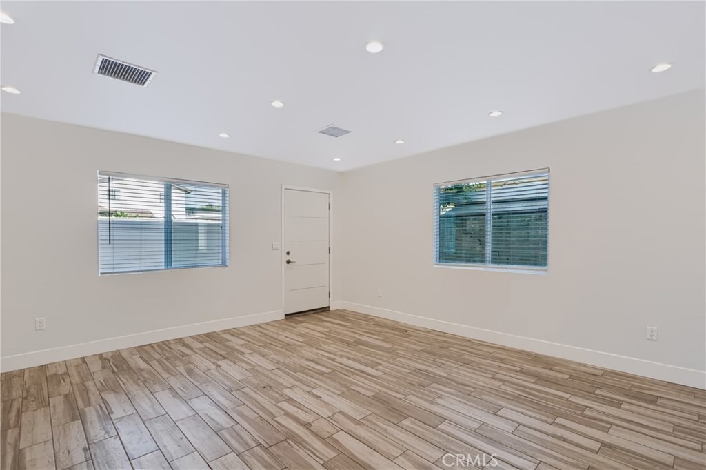 6512 Gloria Avenue - Photo 5