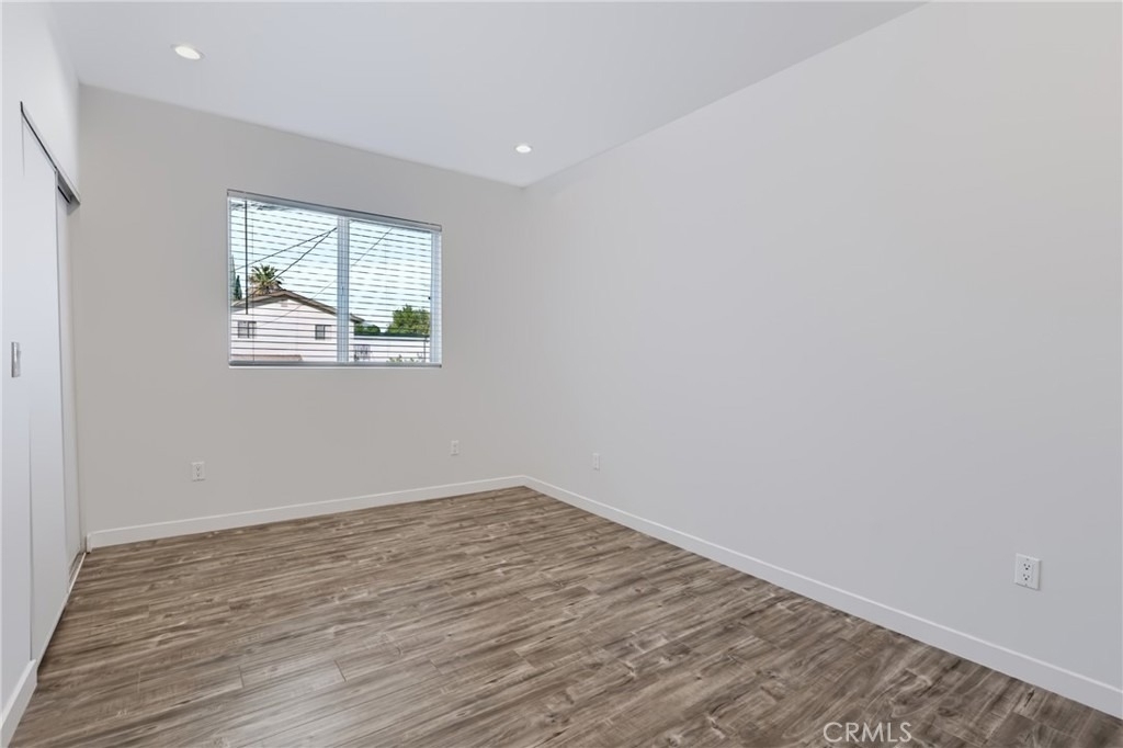 6512 Gloria Avenue - Photo 12