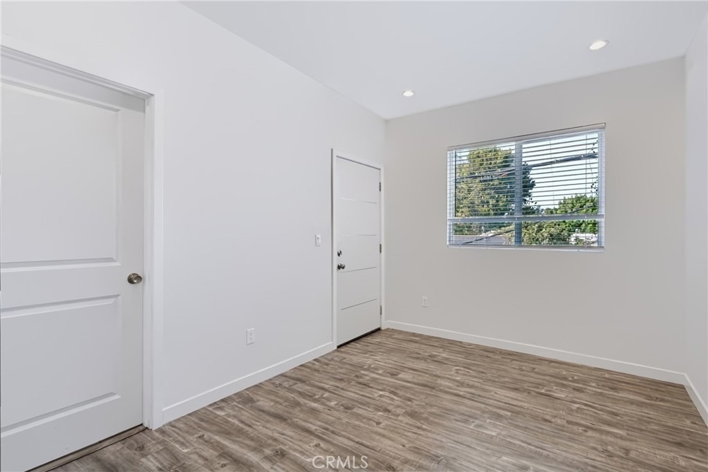 6512 Gloria Avenue - Photo 14
