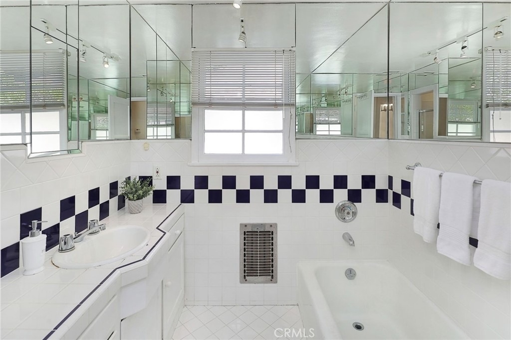 3914 Vantage Avenue - Photo 18