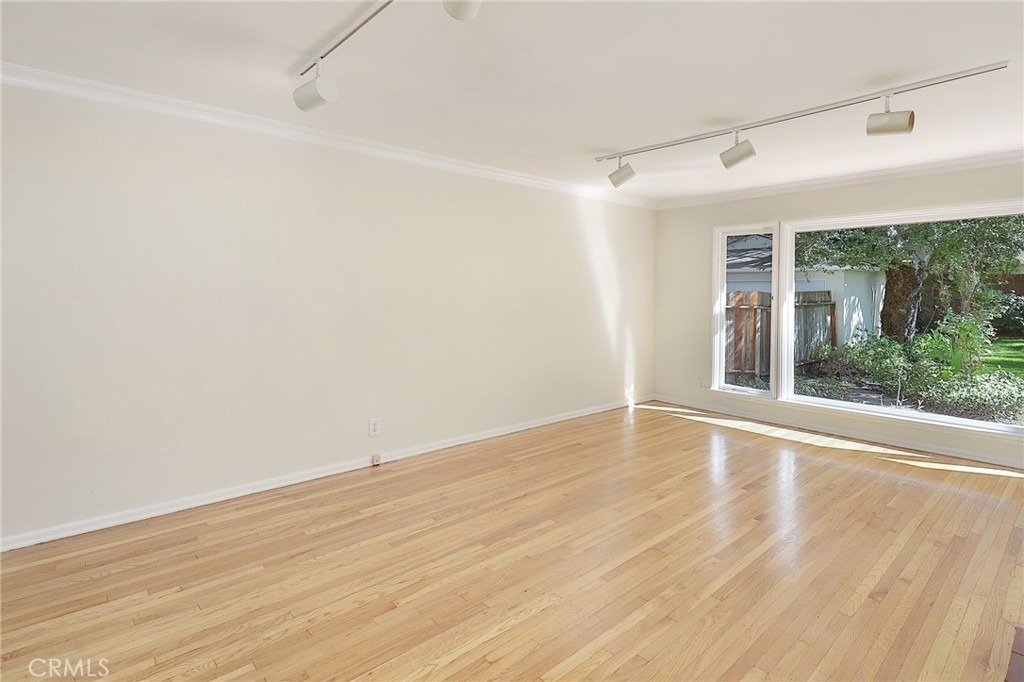 3914 Vantage Avenue - Photo 6