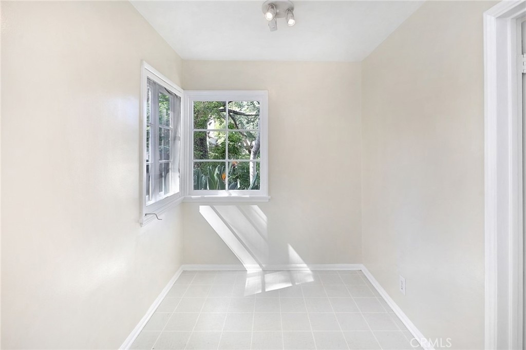 3914 Vantage Avenue - Photo 11