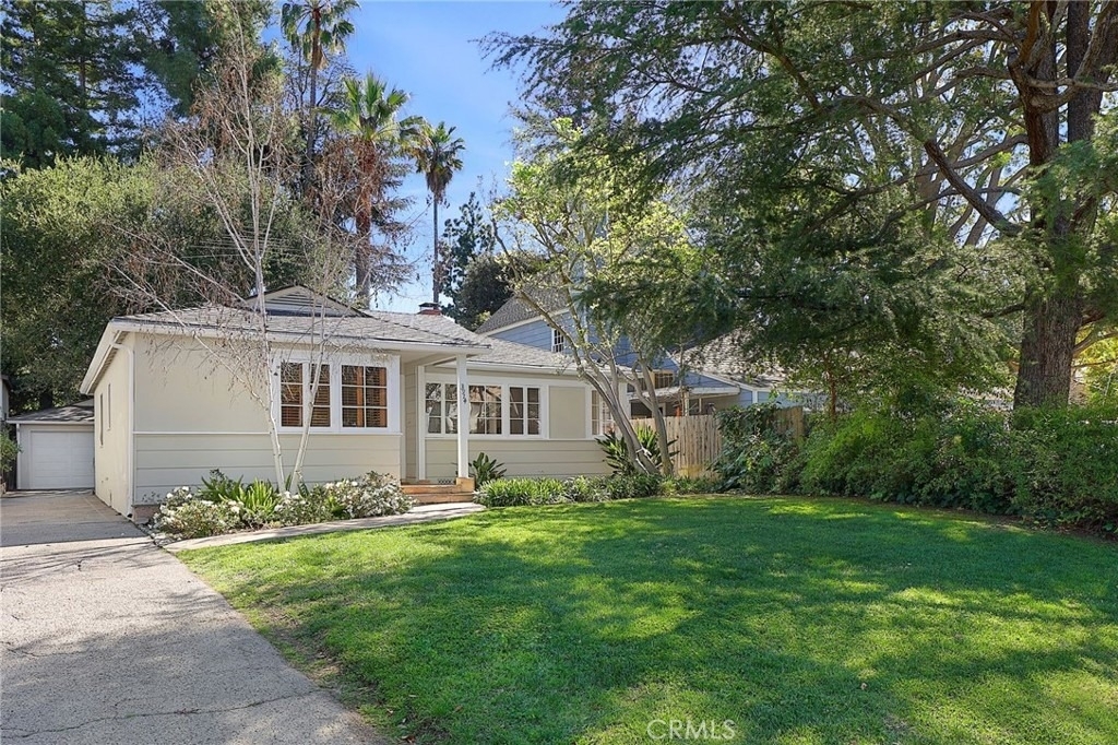 3914 Vantage Avenue - Photo 0