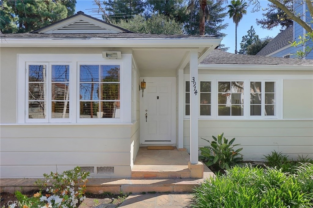 3914 Vantage Avenue - Photo 2