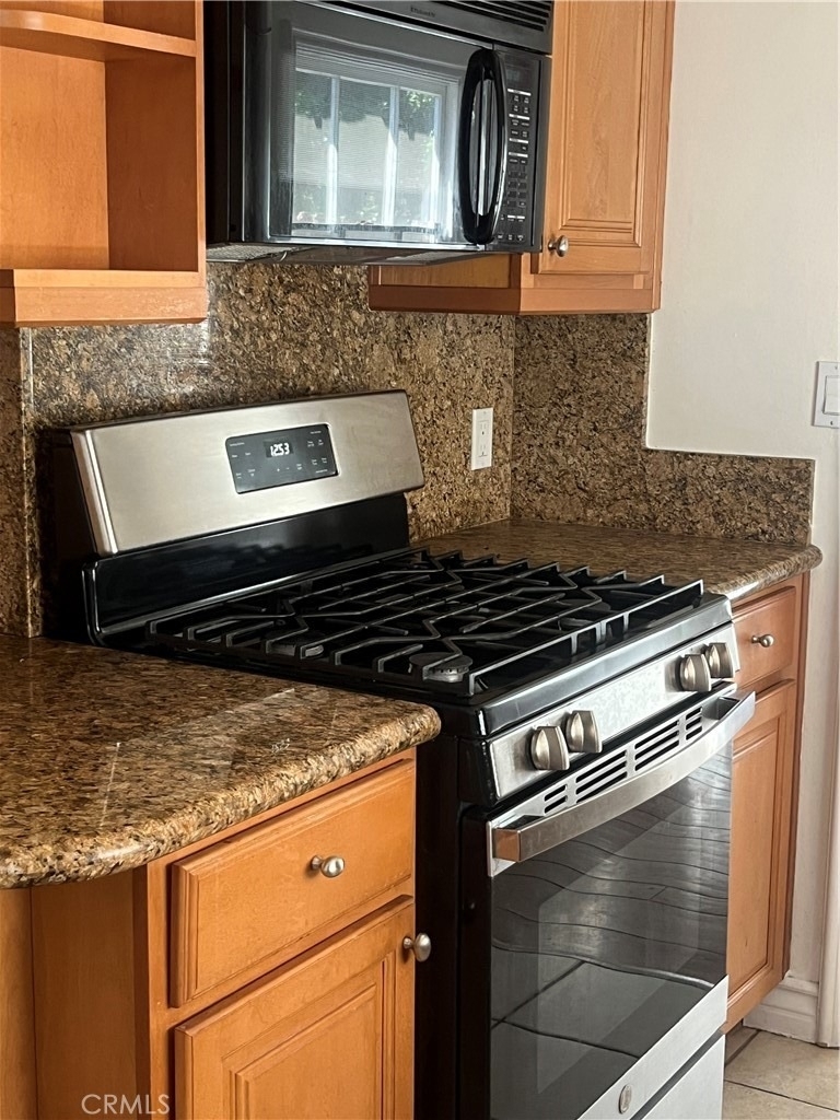 22615 Collins Street - Photo 3