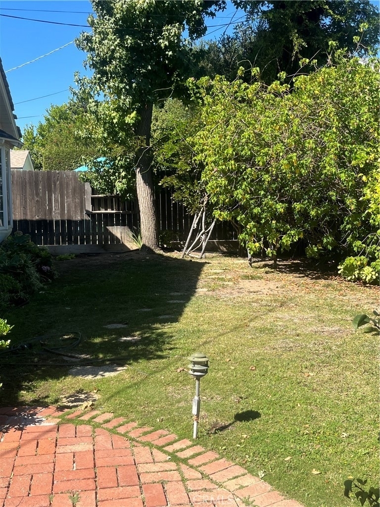 22615 Collins Street - Photo 15