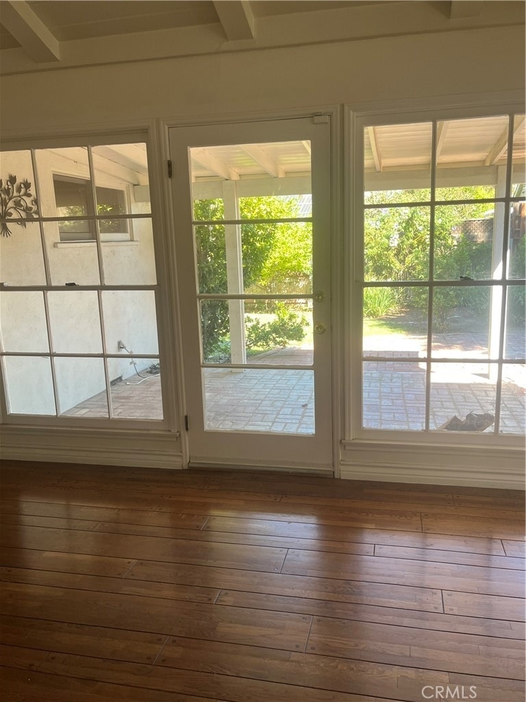22615 Collins Street - Photo 10