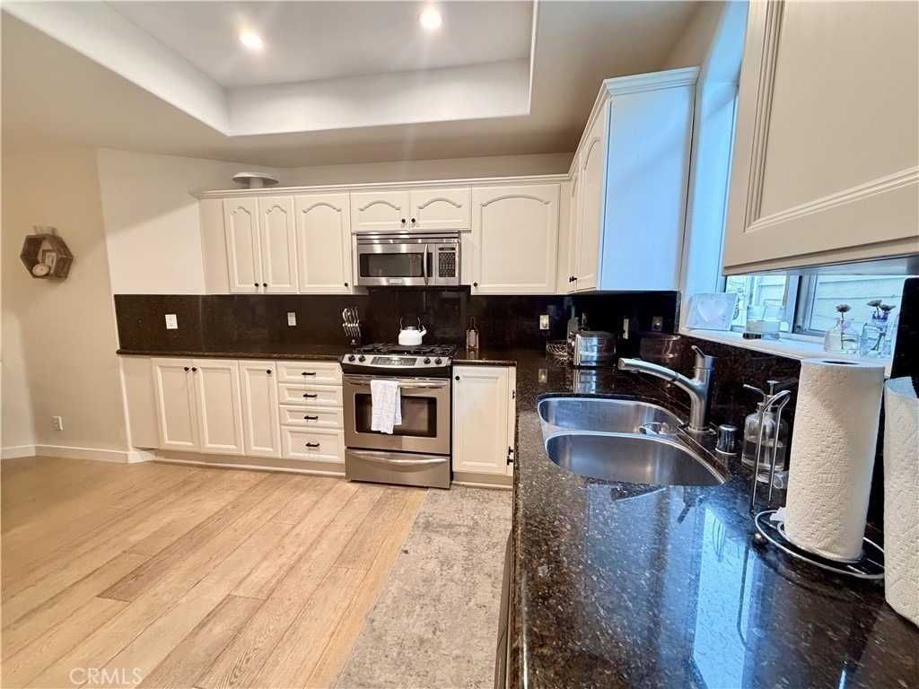 4970 Kester Avenue - Photo 3