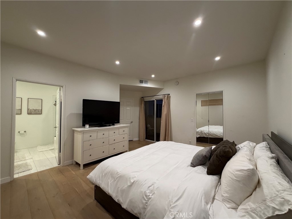4970 Kester Avenue - Photo 8