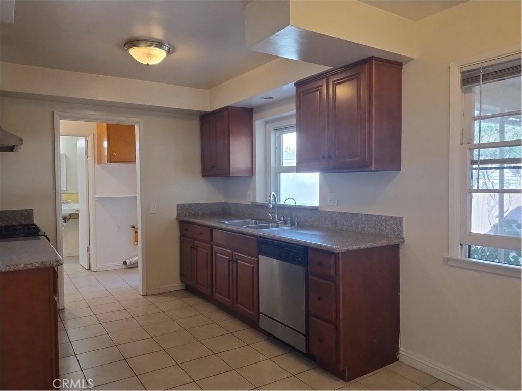 9721 Emperor Avenue - Photo 1