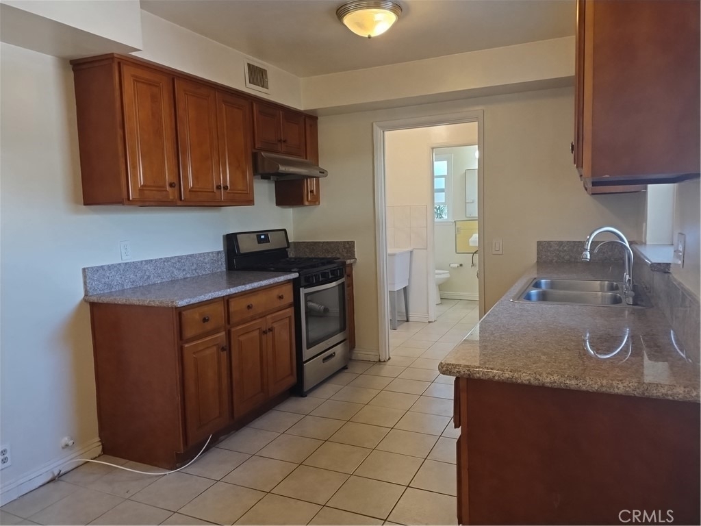 9721 Emperor Avenue - Photo 2
