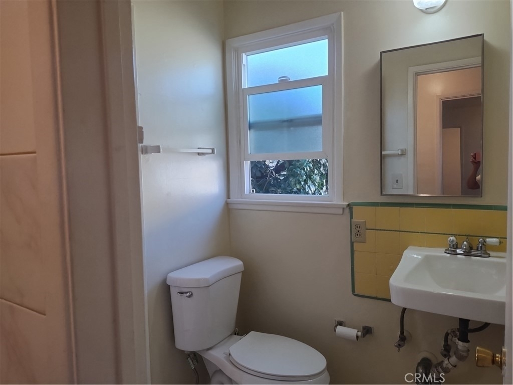 9721 Emperor Avenue - Photo 4