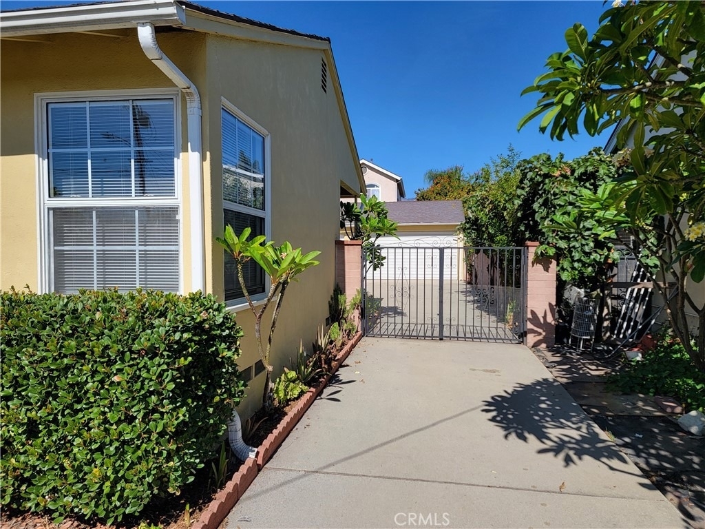 9721 Emperor Avenue - Photo 12