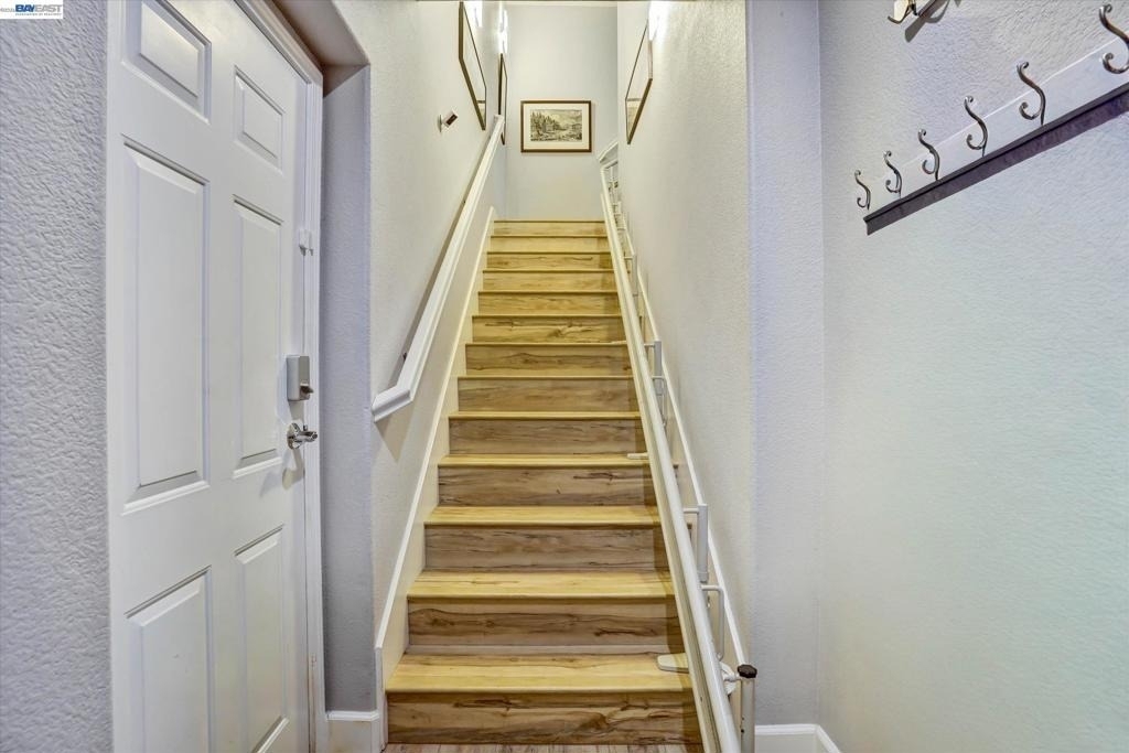 2811 Quarryhill Ave - Photo 3