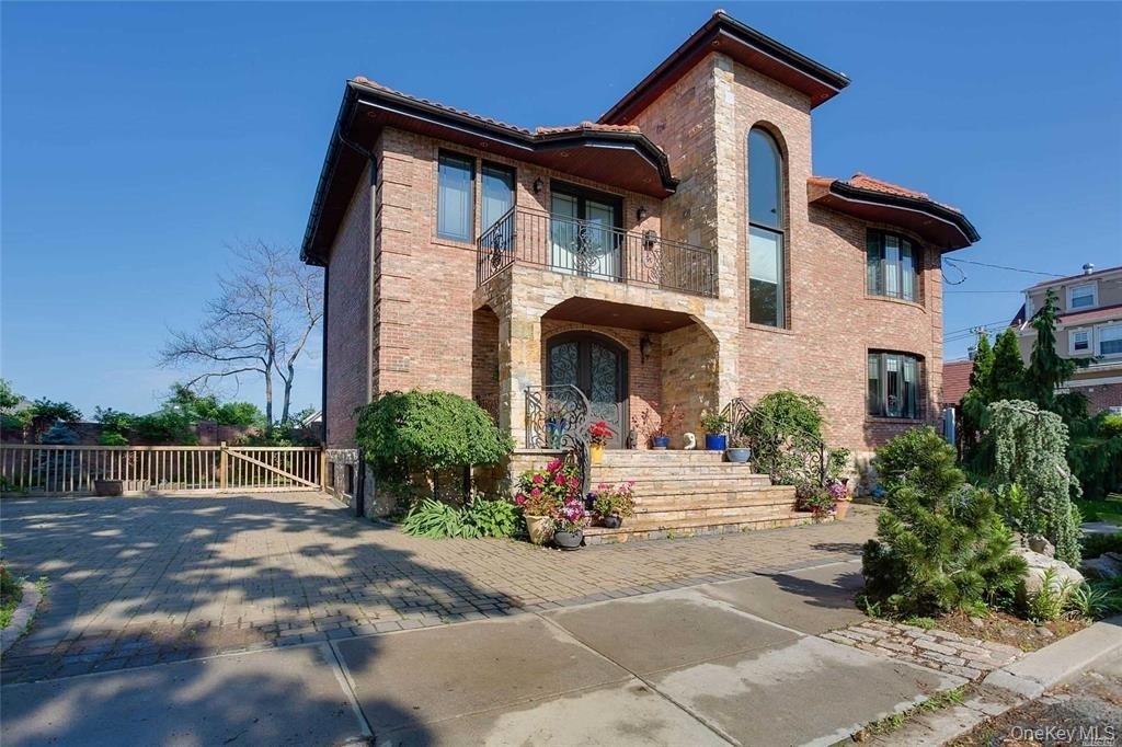 712 126th Street - Photo 1