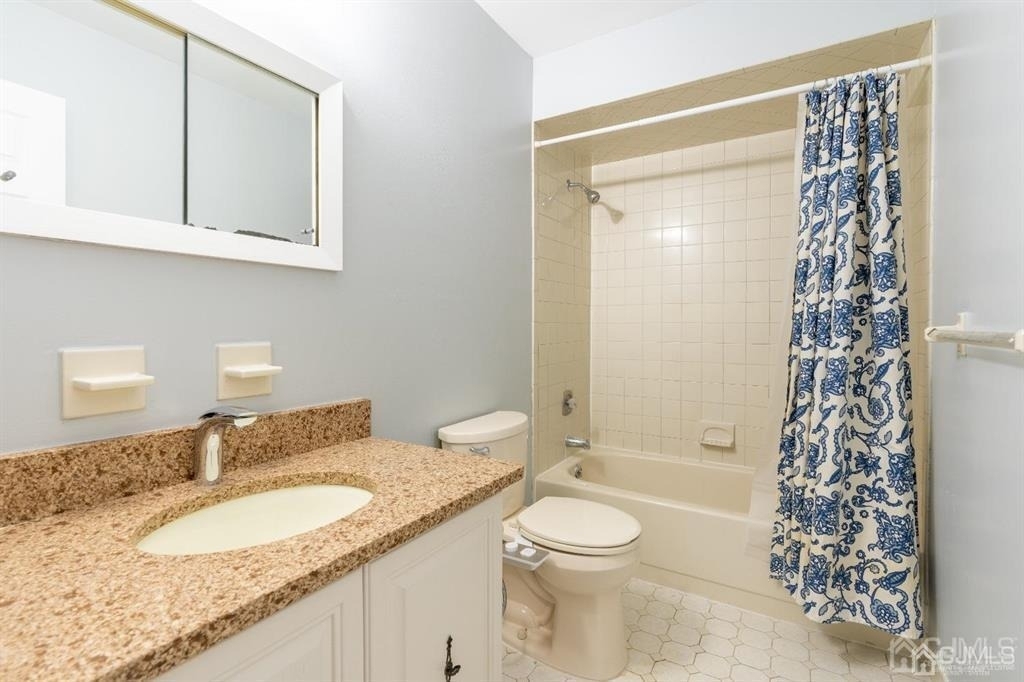810 Woodbridge Commons Way - Photo 3
