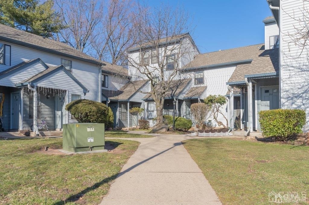 810 Woodbridge Commons Way - Photo 0