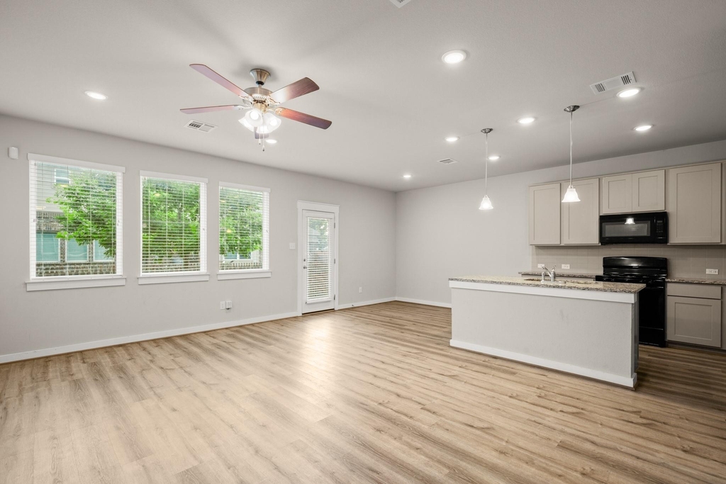 602 Caterpillar St - Photo 3