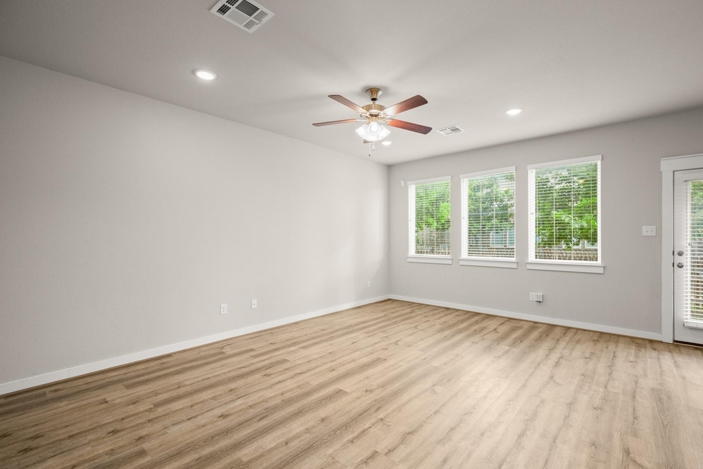 602 Caterpillar St - Photo 8