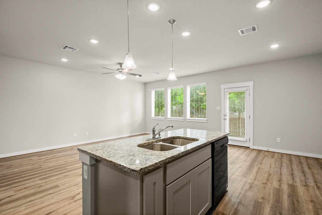 602 Caterpillar St - Photo 7