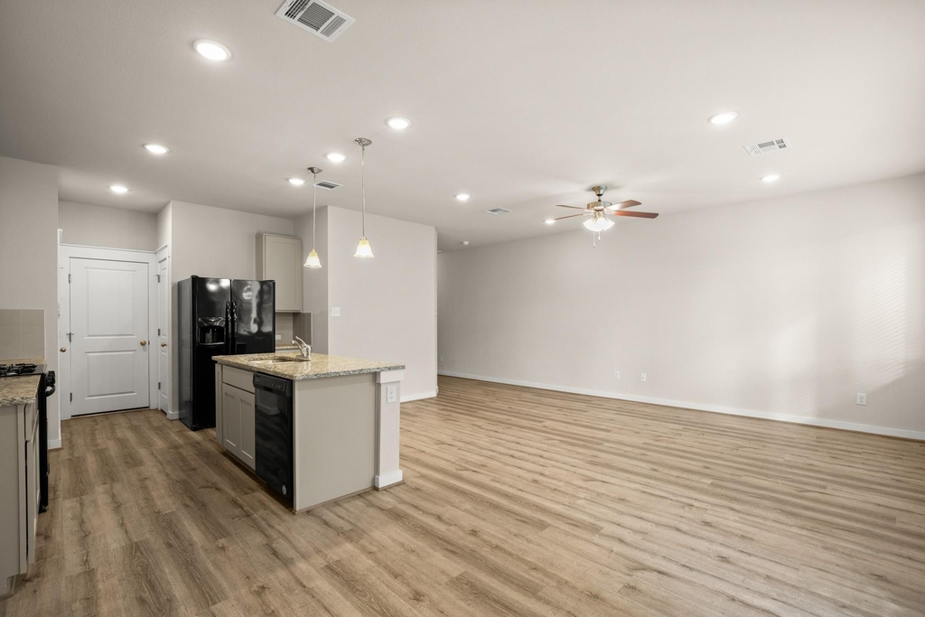 602 Caterpillar St - Photo 6