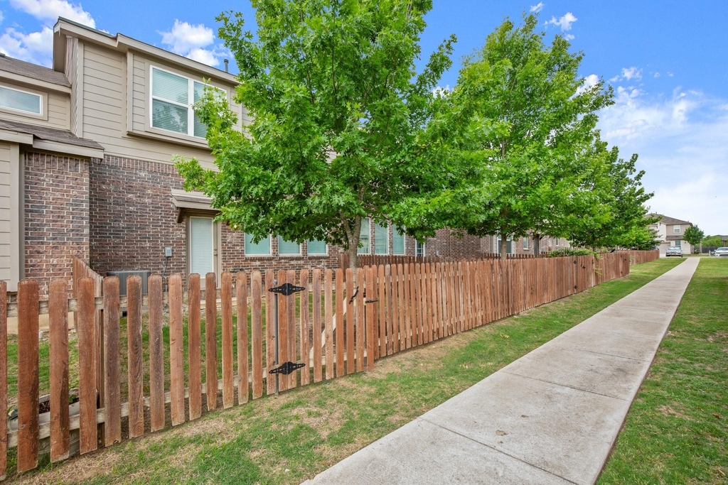 602 Caterpillar St - Photo 25