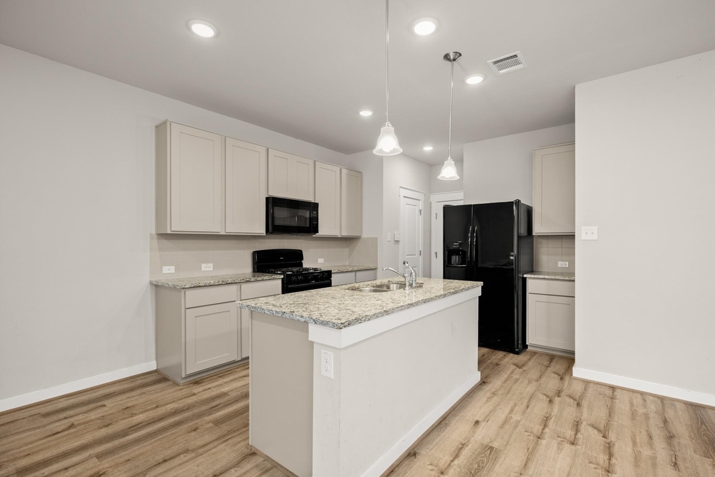 602 Caterpillar St - Photo 4