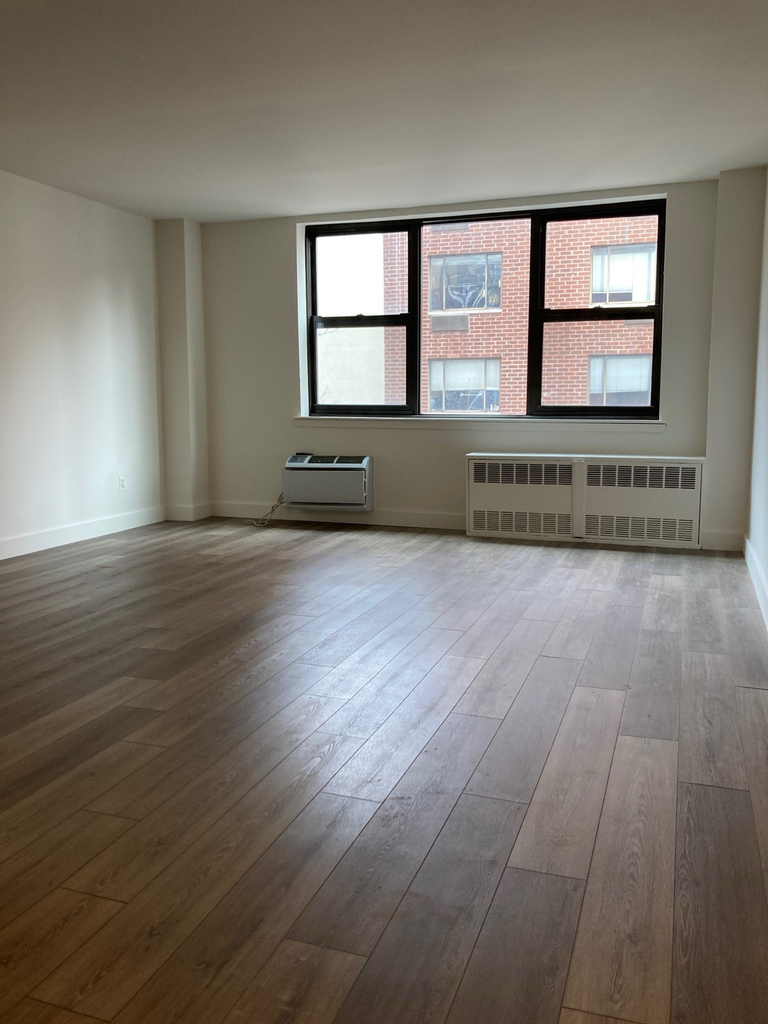 359 East 62nd Street - Photo 3