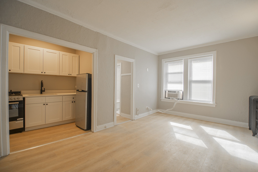 1414 W Pratt Boulevard - Photo 1