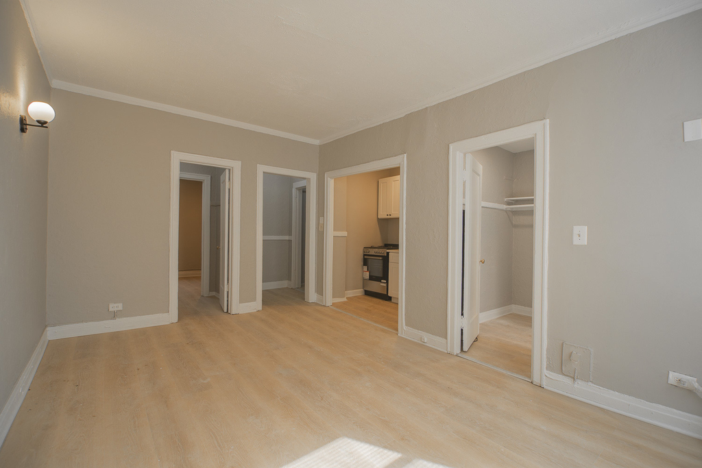 1414 W Pratt Boulevard - Photo 2