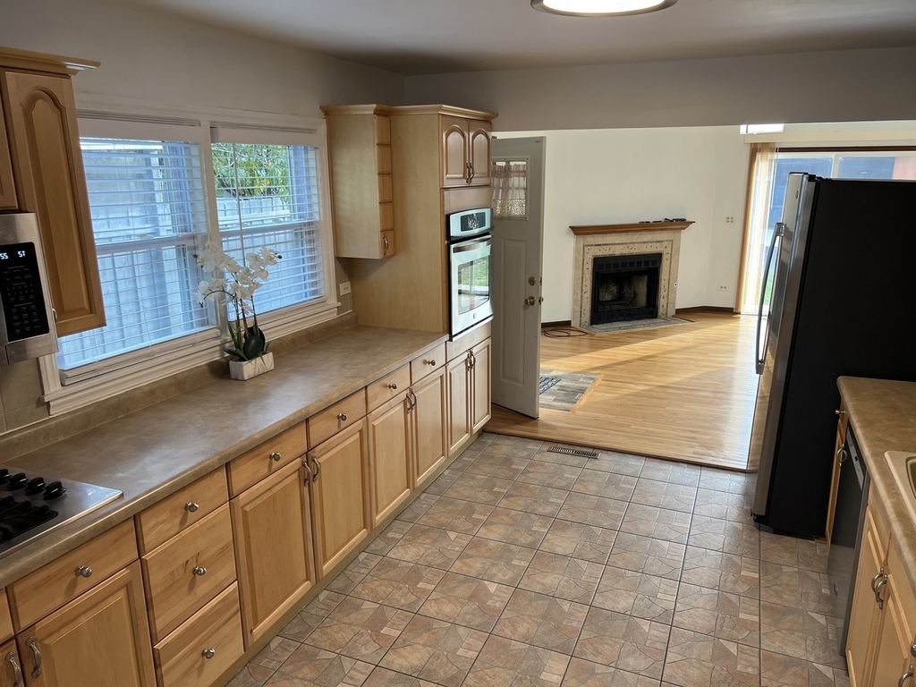 905 Grey Avenue - Photo 3
