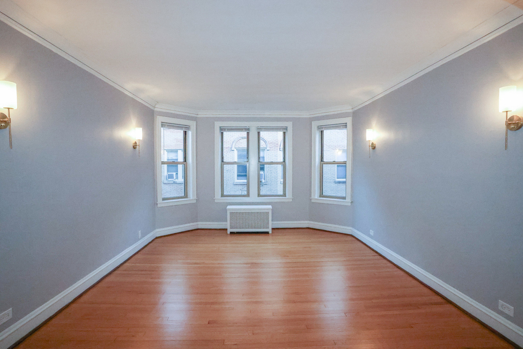 7443 N Claremont Avenue - Photo 3