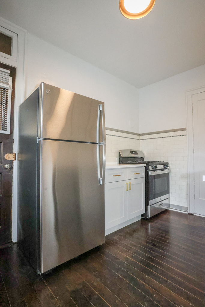 7443 N Claremont Avenue - Photo 1